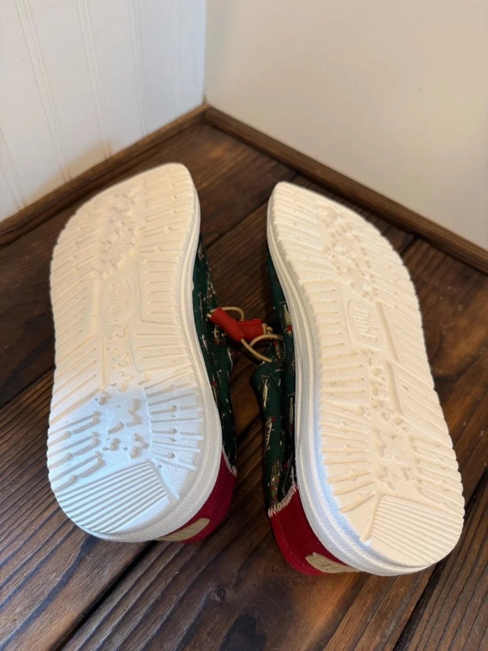 NWT Hey Dude Wally Merry Fishmas Lure Slip On Shoes